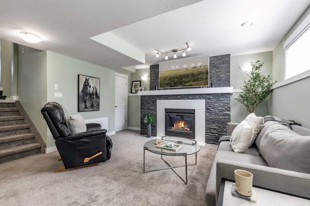 13 Violet Court SE