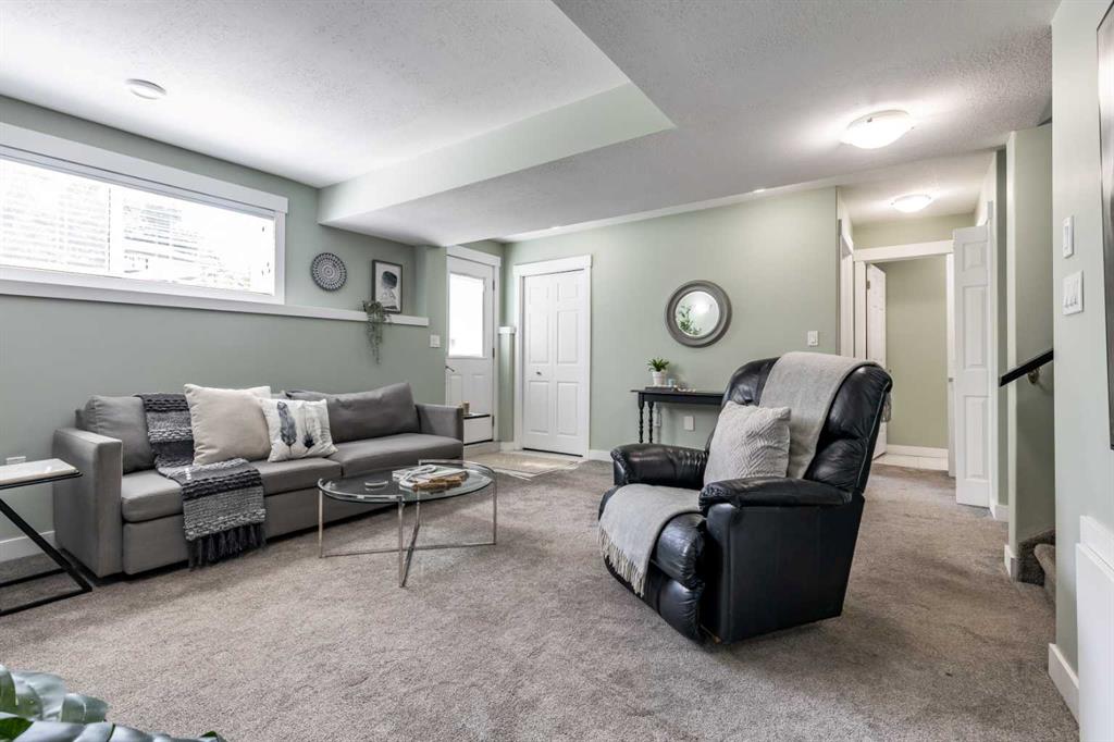 13 Violet Court SE
