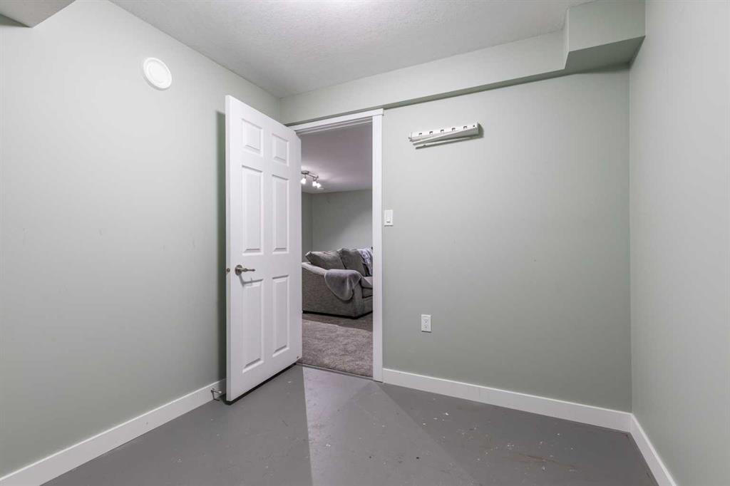 13 Violet Court SE
