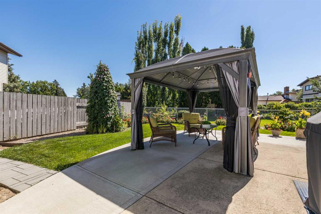 13 Violet Court SE