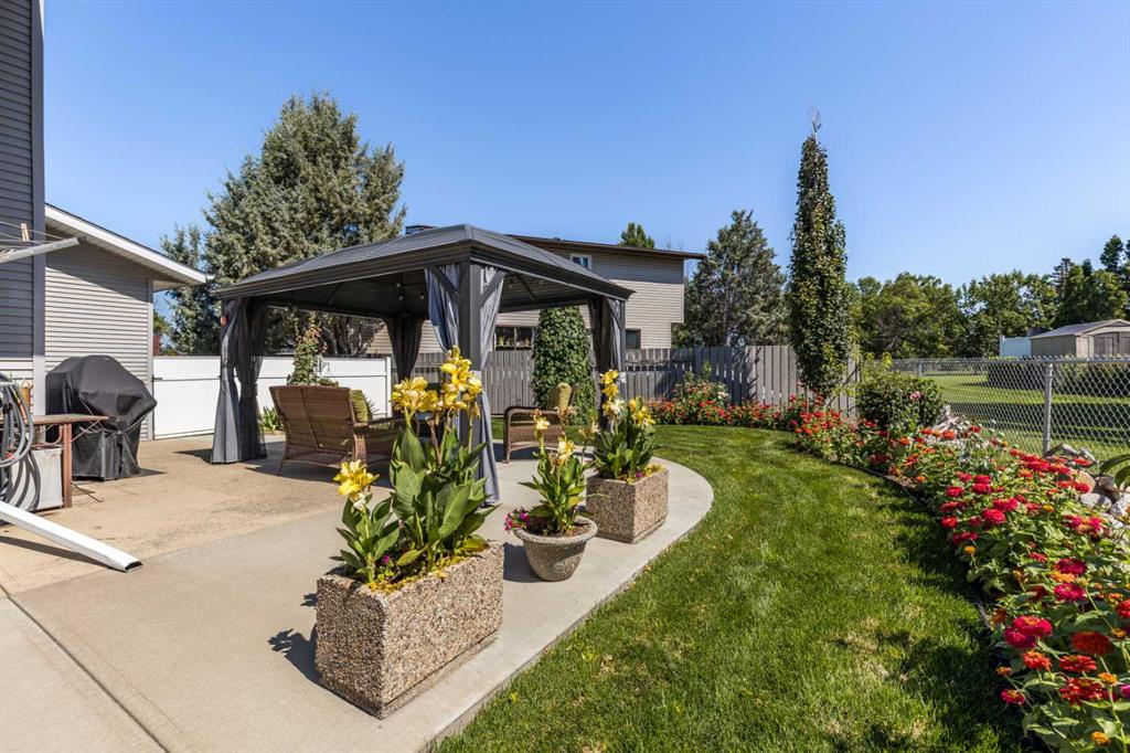 13 Violet Court SE