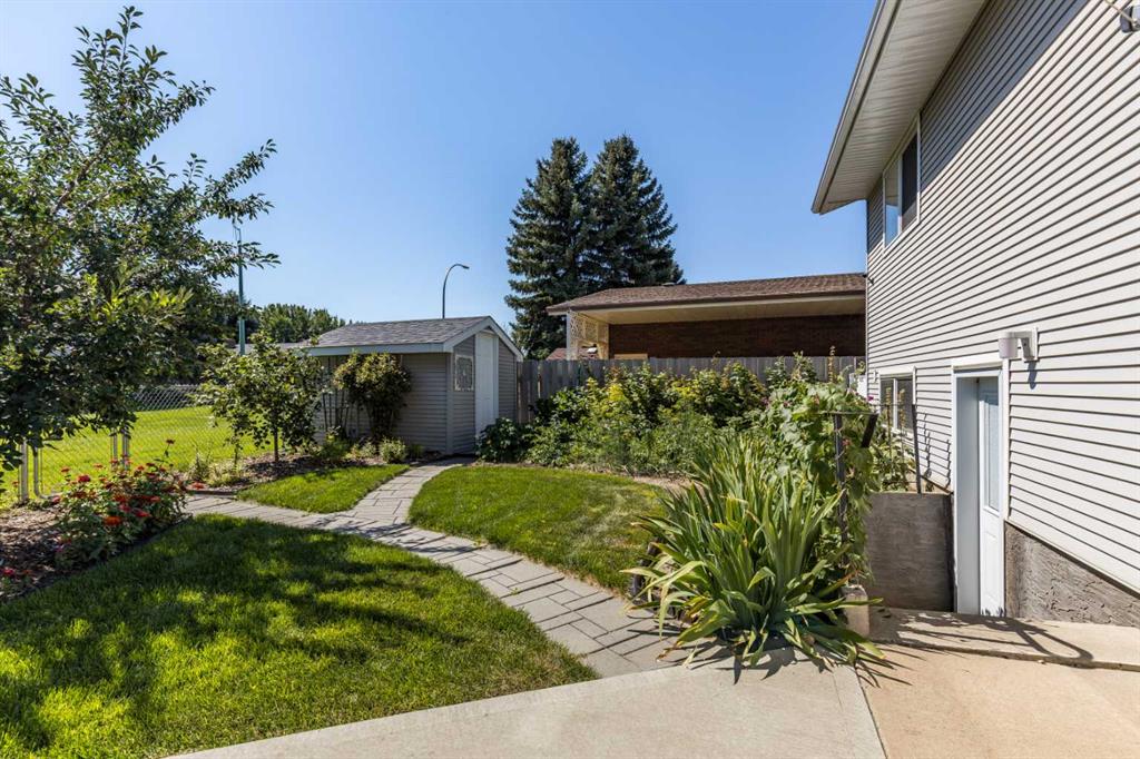 13 Violet Court SE