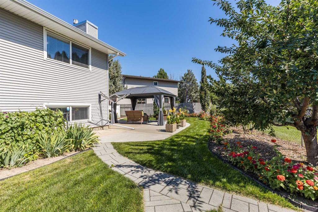 13 Violet Court SE