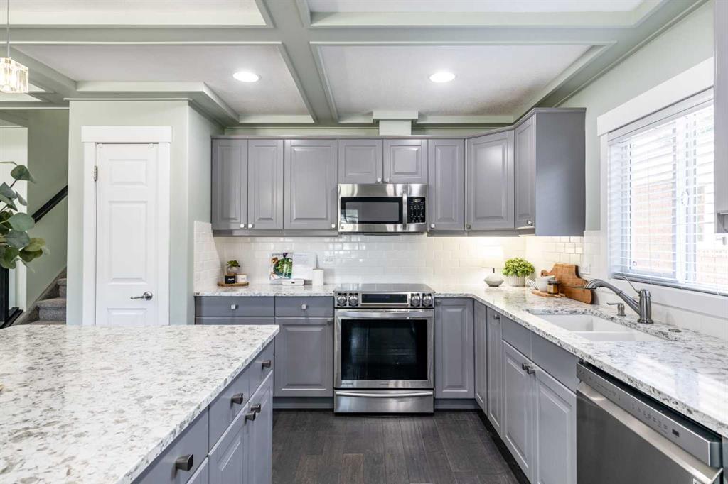 13 Violet Court SE