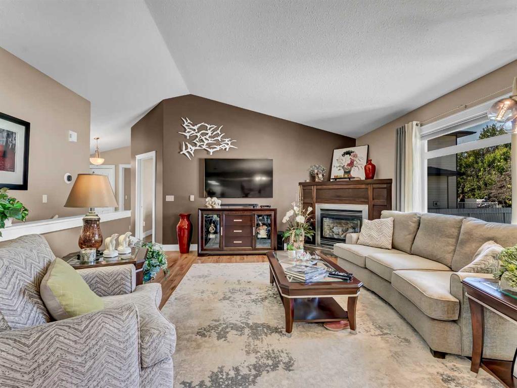 12 Cottonwood Bay SW