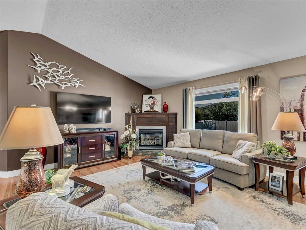 12 Cottonwood Bay SW