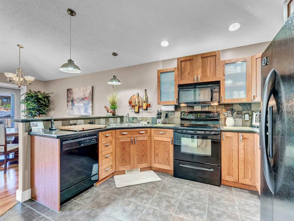 12 Cottonwood Bay SW