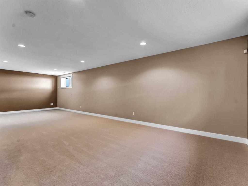 12 Cottonwood Bay SW