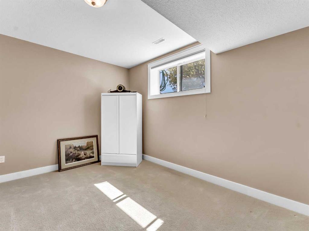 12 Cottonwood Bay SW