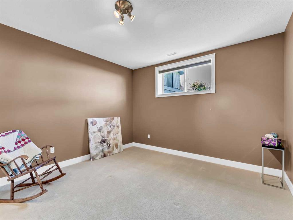 12 Cottonwood Bay SW