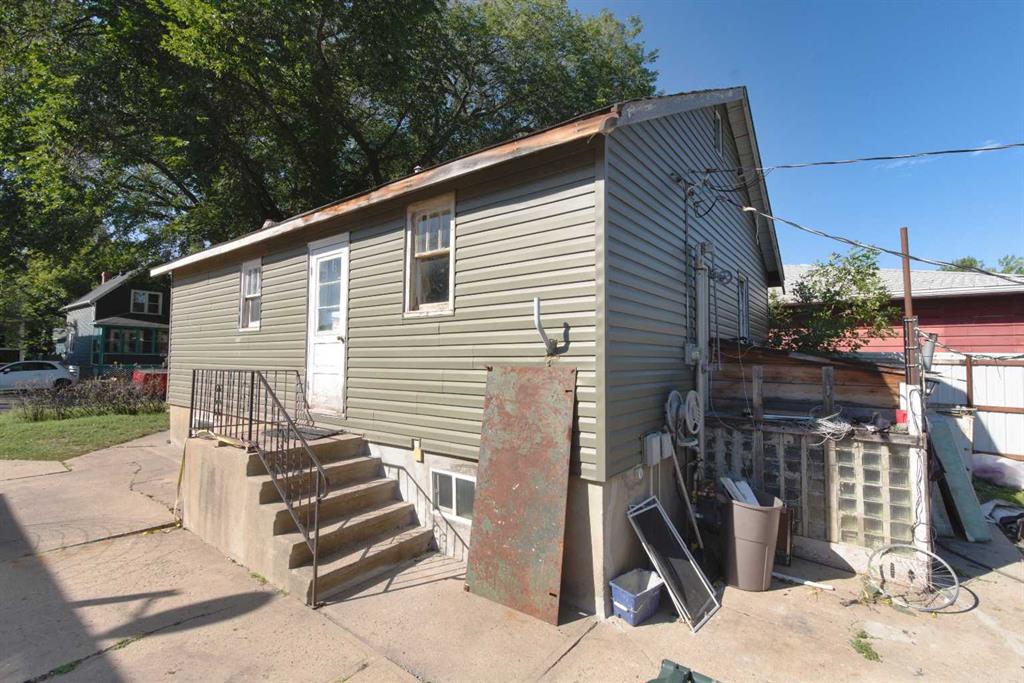 960 5 Street SE