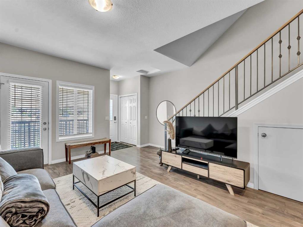 #12 89 Sunrise Way SW
