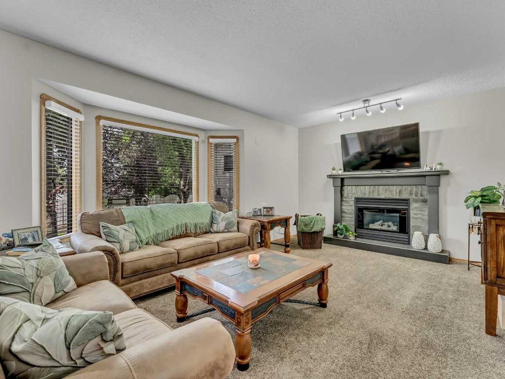 805 Ross Glen Drive SE