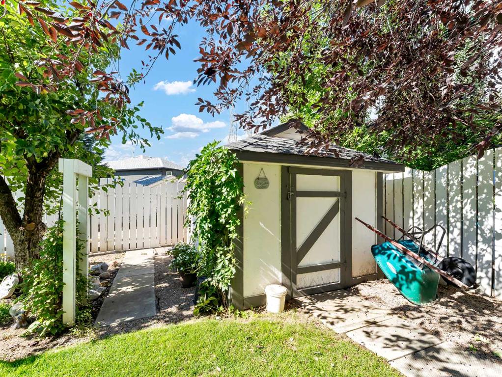 805 Ross Glen Drive SE