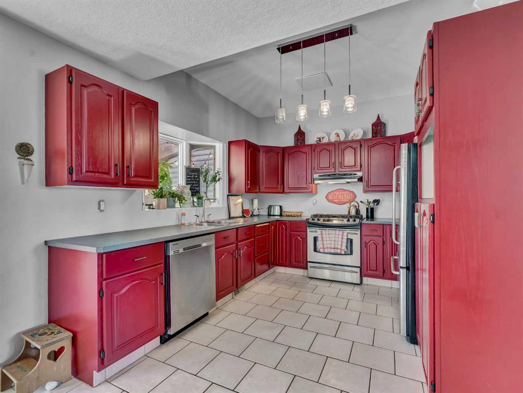 18 Rideau Crescent SE