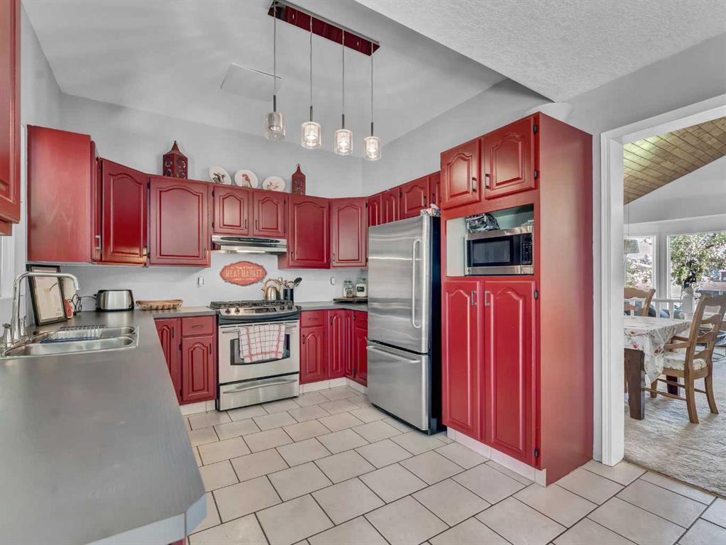 18 Rideau Crescent SE