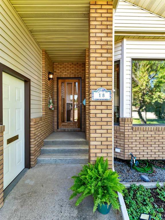 18 Rideau Crescent SE