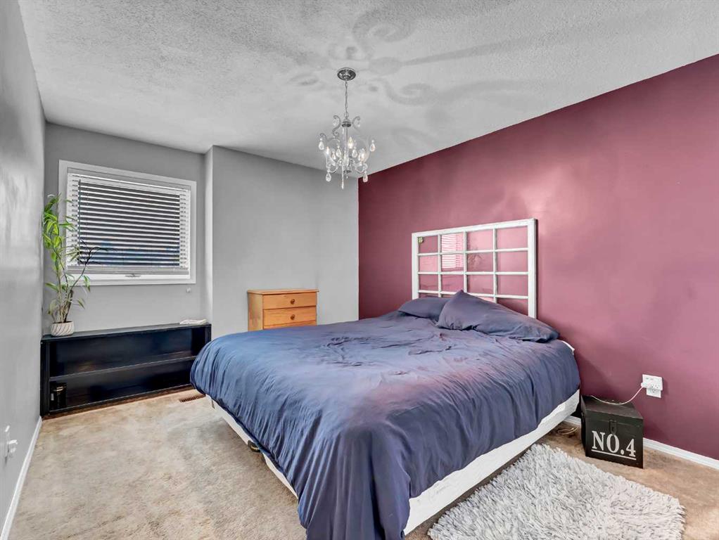 18 Rideau Crescent SE