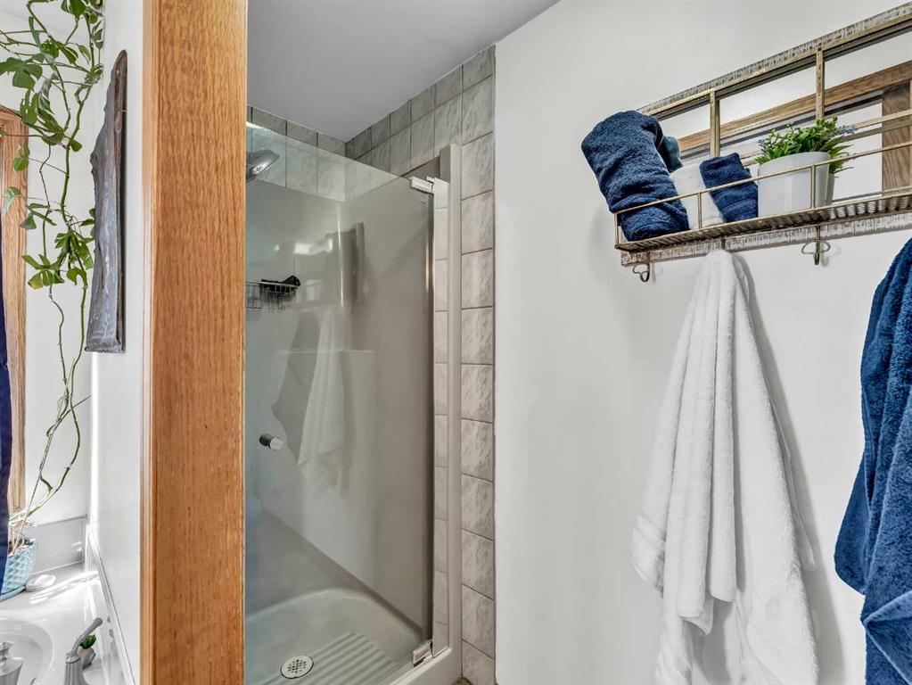 18 Rideau Crescent SE