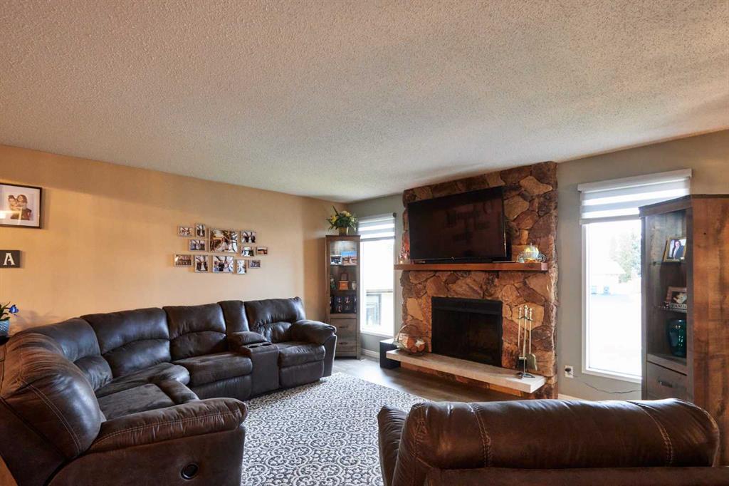 11 Iris Court SE
