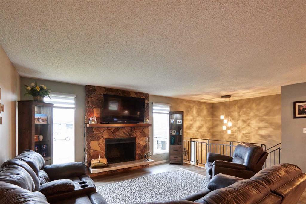 11 Iris Court SE