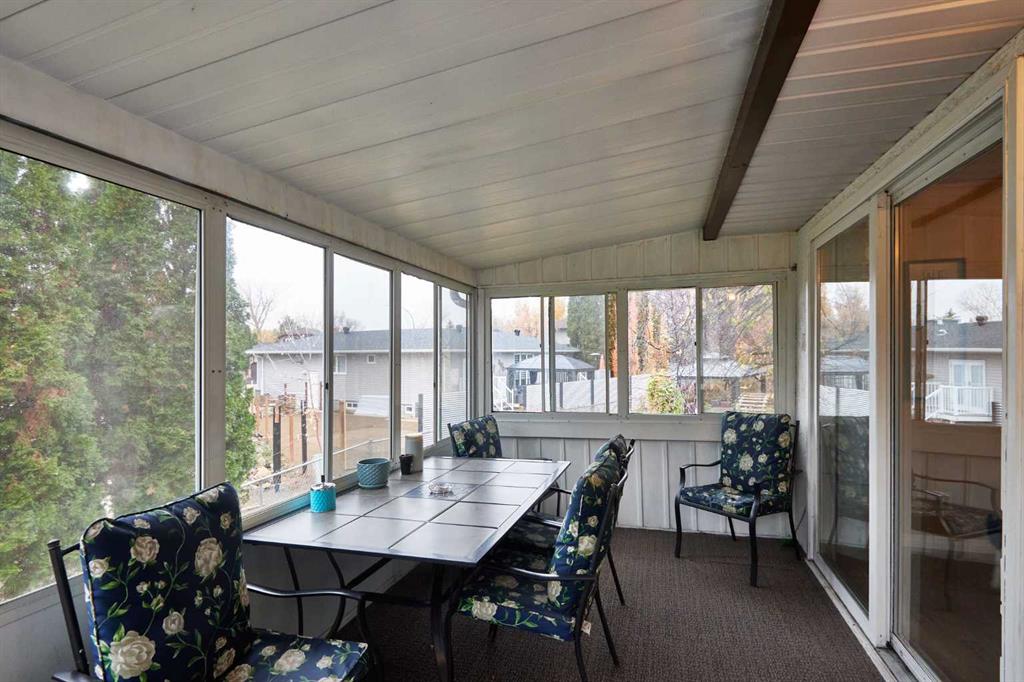 11 Iris Court SE