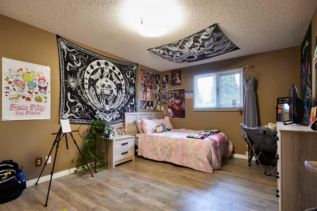 11 Iris Court SE