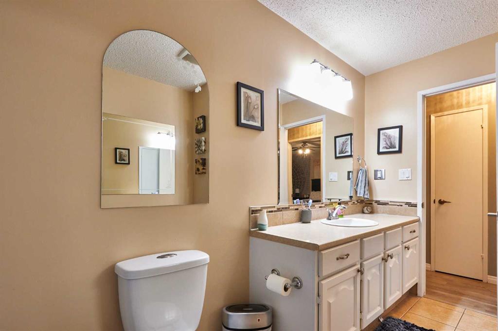 11 Iris Court SE