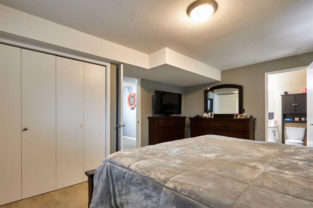 11 Iris Court SE