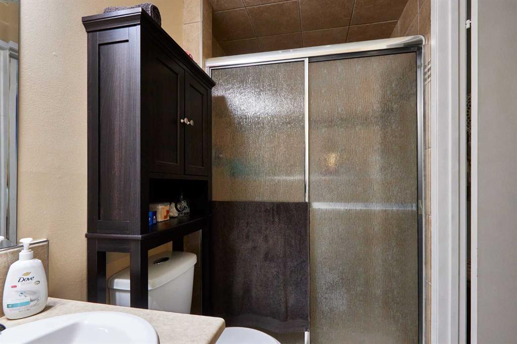 11 Iris Court SE
