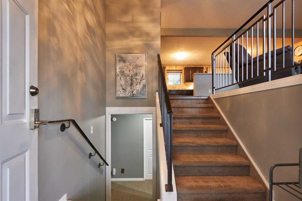 11 Iris Court SE