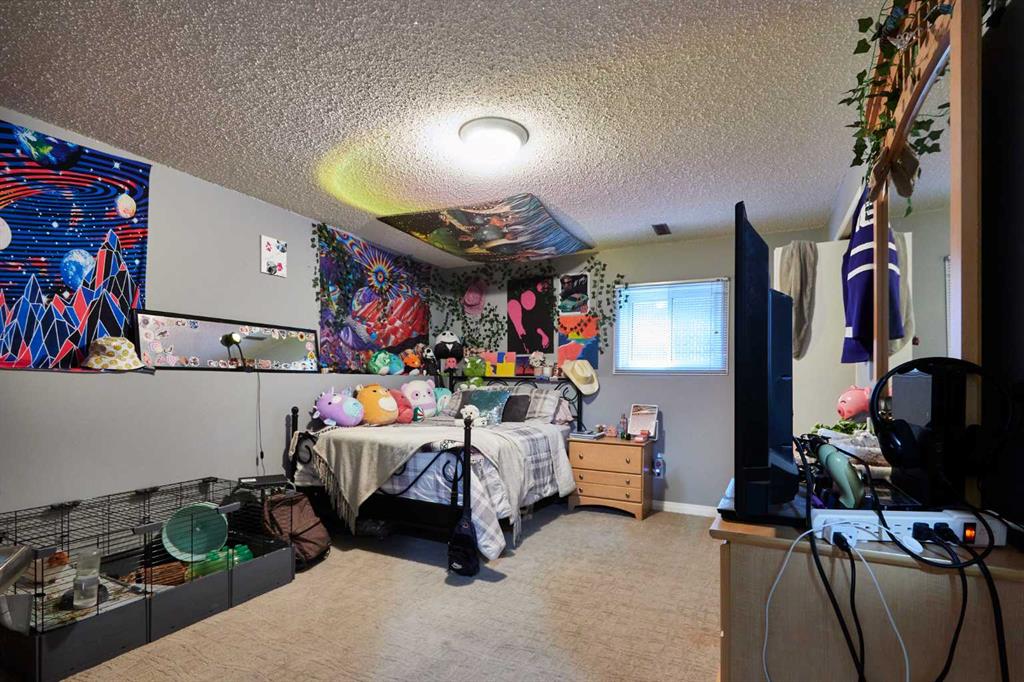 11 Iris Court SE