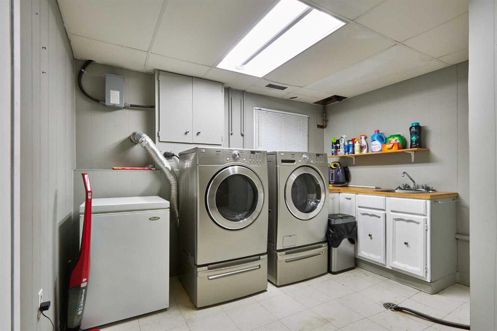 11 Iris Court SE
