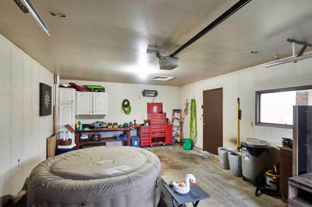 11 Iris Court SE