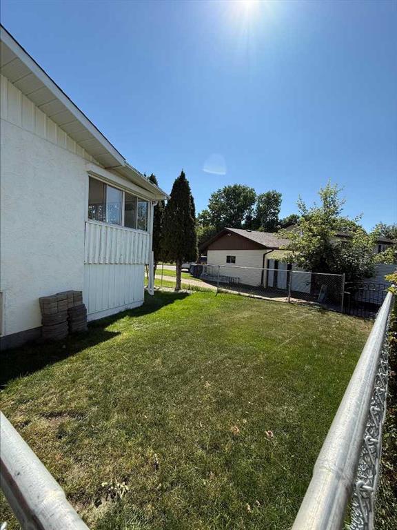 11 Iris Court SE