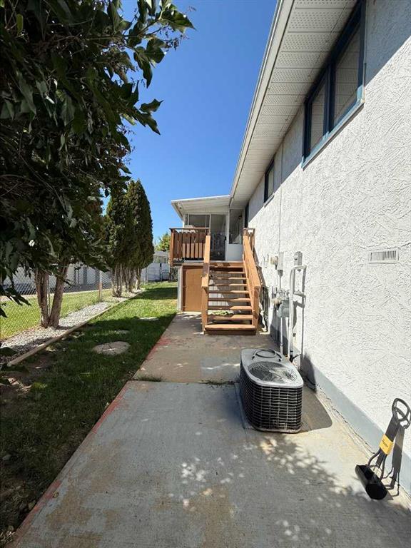 11 Iris Court SE