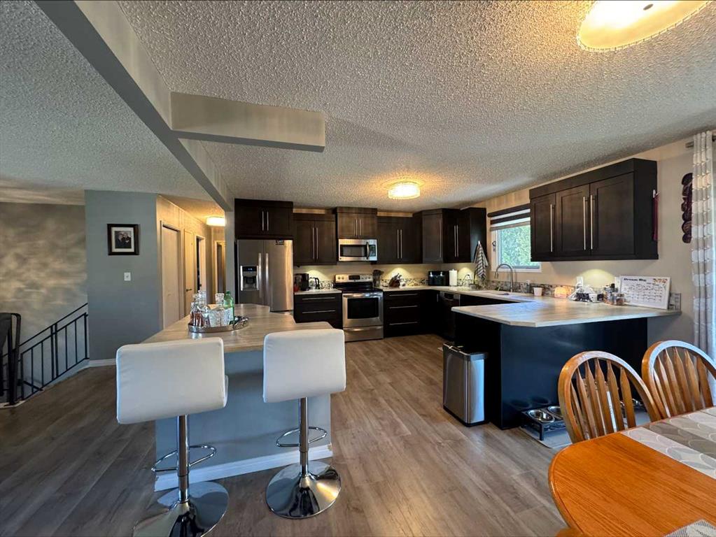 11 Iris Court SE