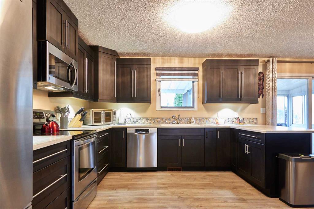 11 Iris Court SE