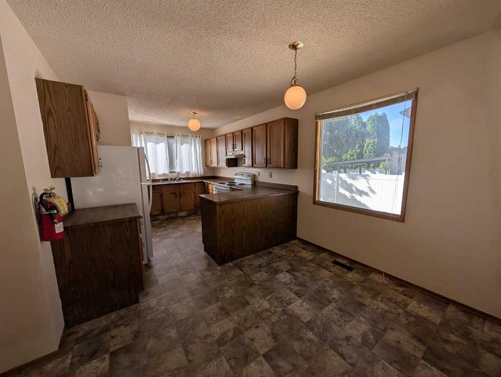 19 Rae Crescent SE
