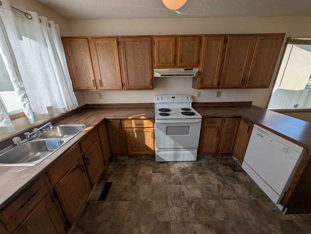 19 Rae Crescent SE
