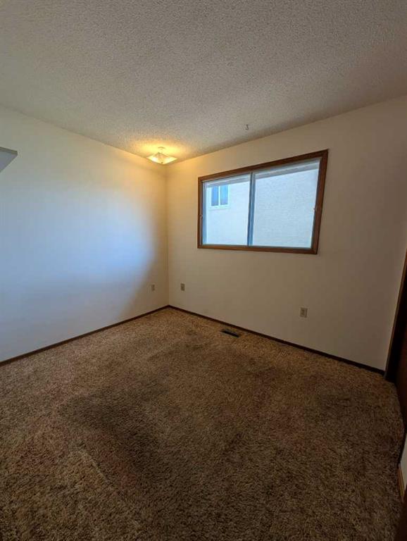 19 Rae Crescent SE