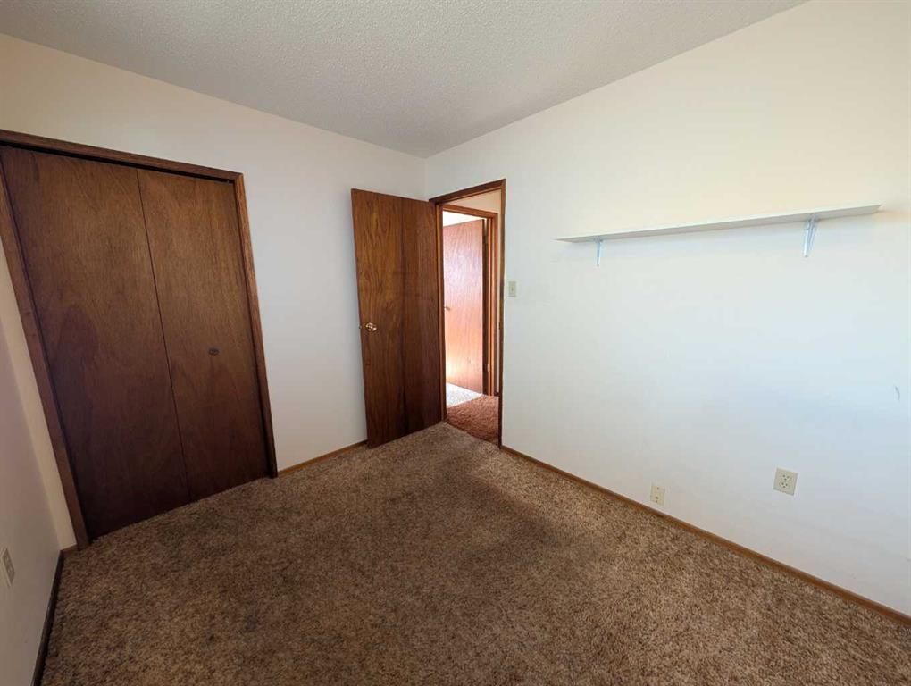 19 Rae Crescent SE