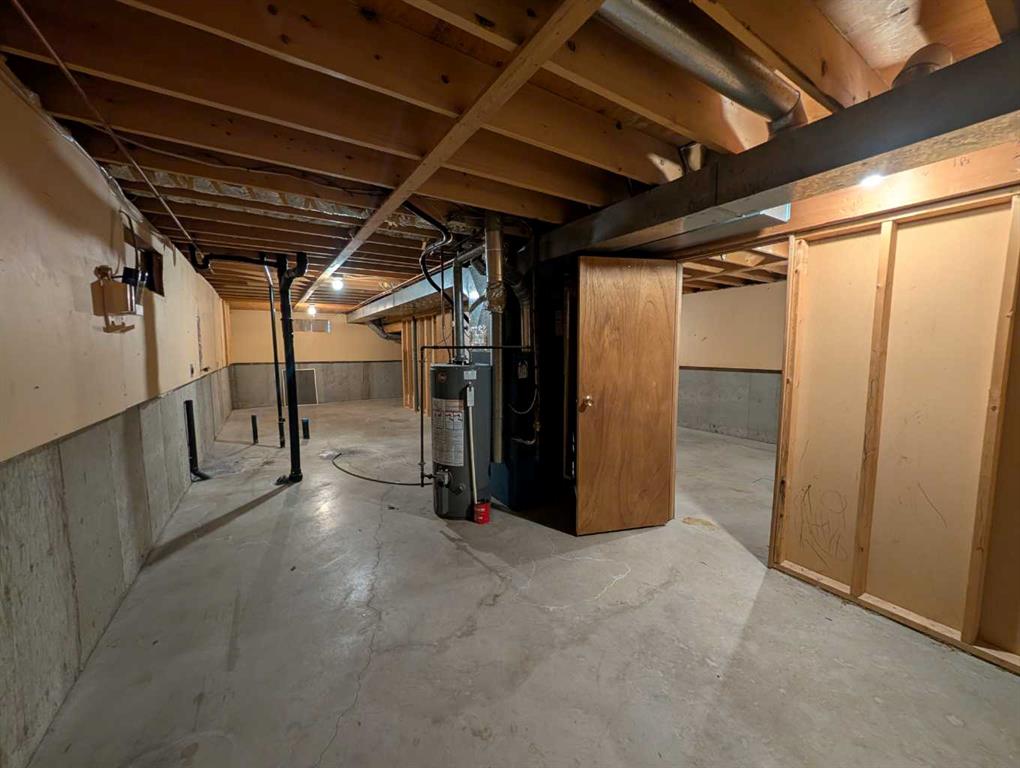 19 Rae Crescent SE