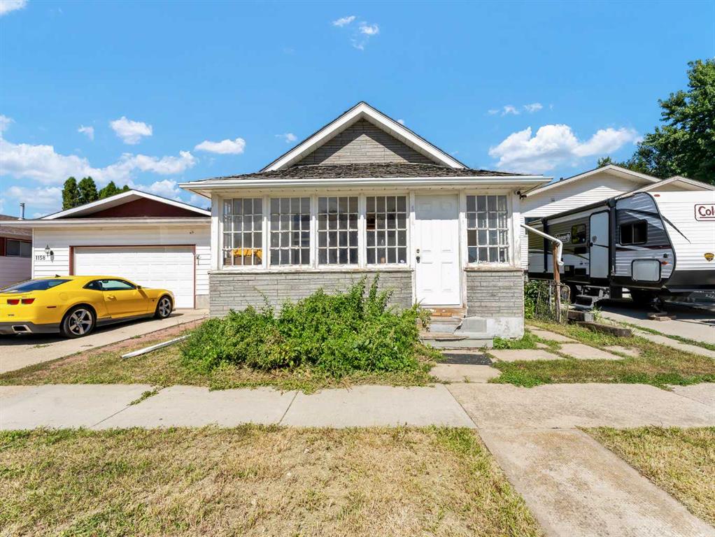 1172 Elm Street SE, Medicine Hat
