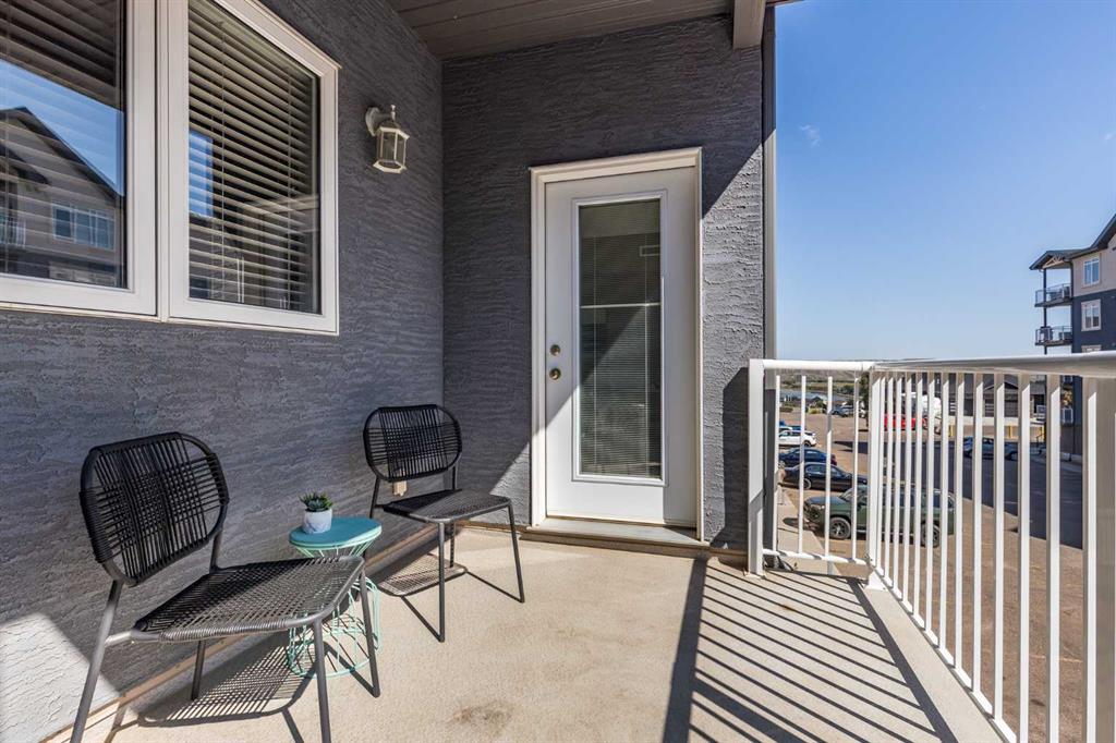 #303 19 Terrace View NE