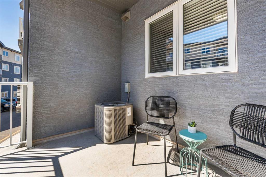 #303 19 Terrace View NE