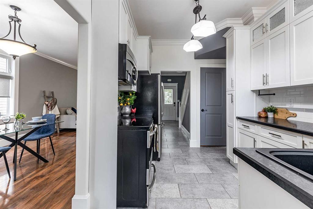 42 4 Street SE