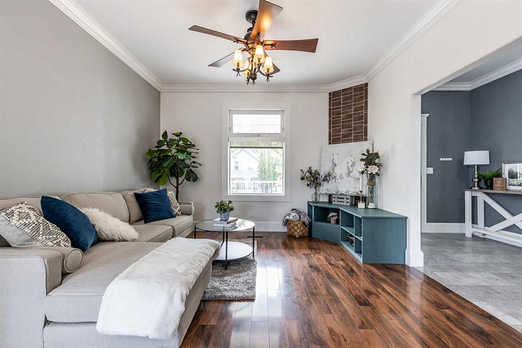 42 4 Street SE