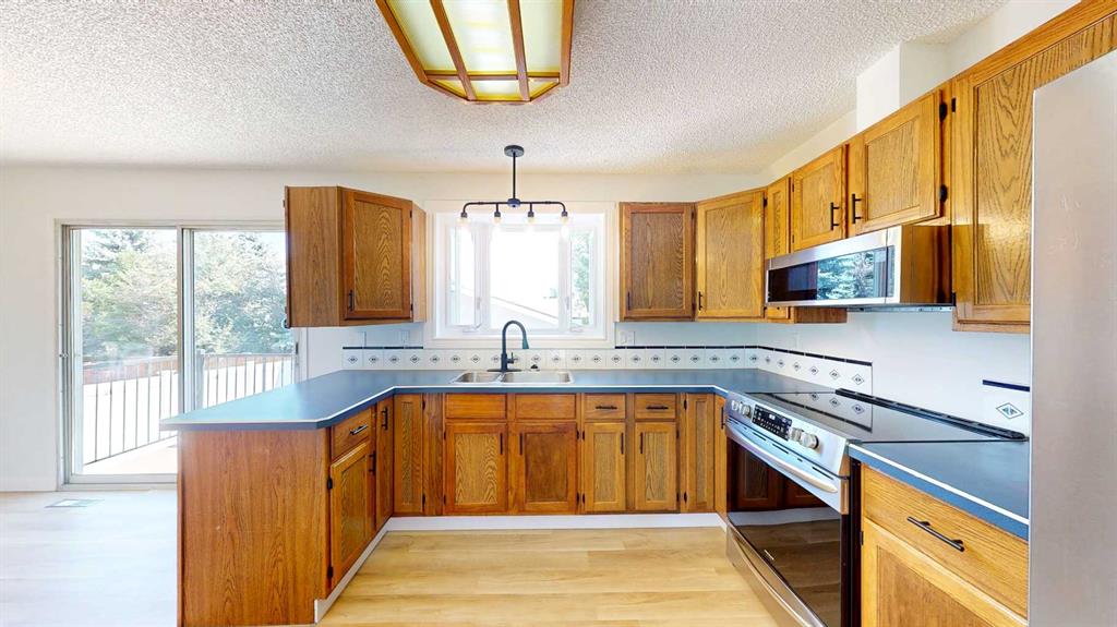 976 Ross Glen Drive SE