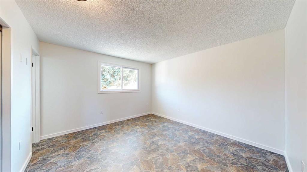 976 Ross Glen Drive SE